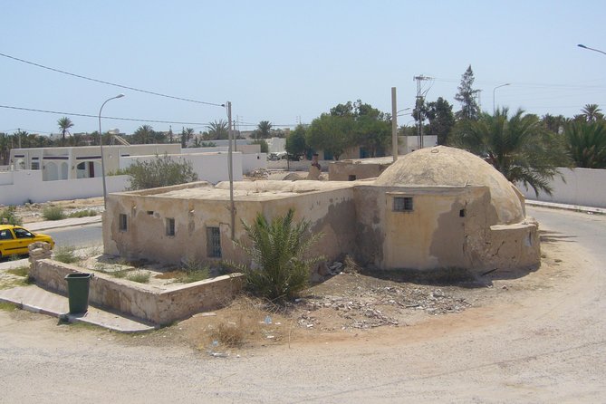 From Djerba : 1 day in the footsteps of Star Wars "Mos Eisley" - Sidi Jemour Mosque and the Mos Eisley arrival