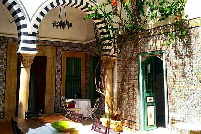 Guided tour in the UNESCO world heritage Medina of Tunis - Starting at La Kasba and the Zitouna Mosque