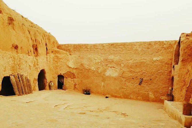 One night under the tent: Tataouine - Chenini - Ksar Ghilane - Matmata - Five details that define this desert trip