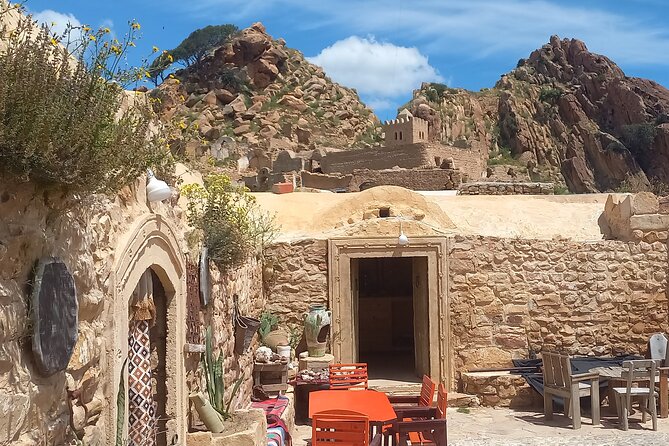 Out of time Berber villages Tekrouna and Zriba Alia - What the private format adds